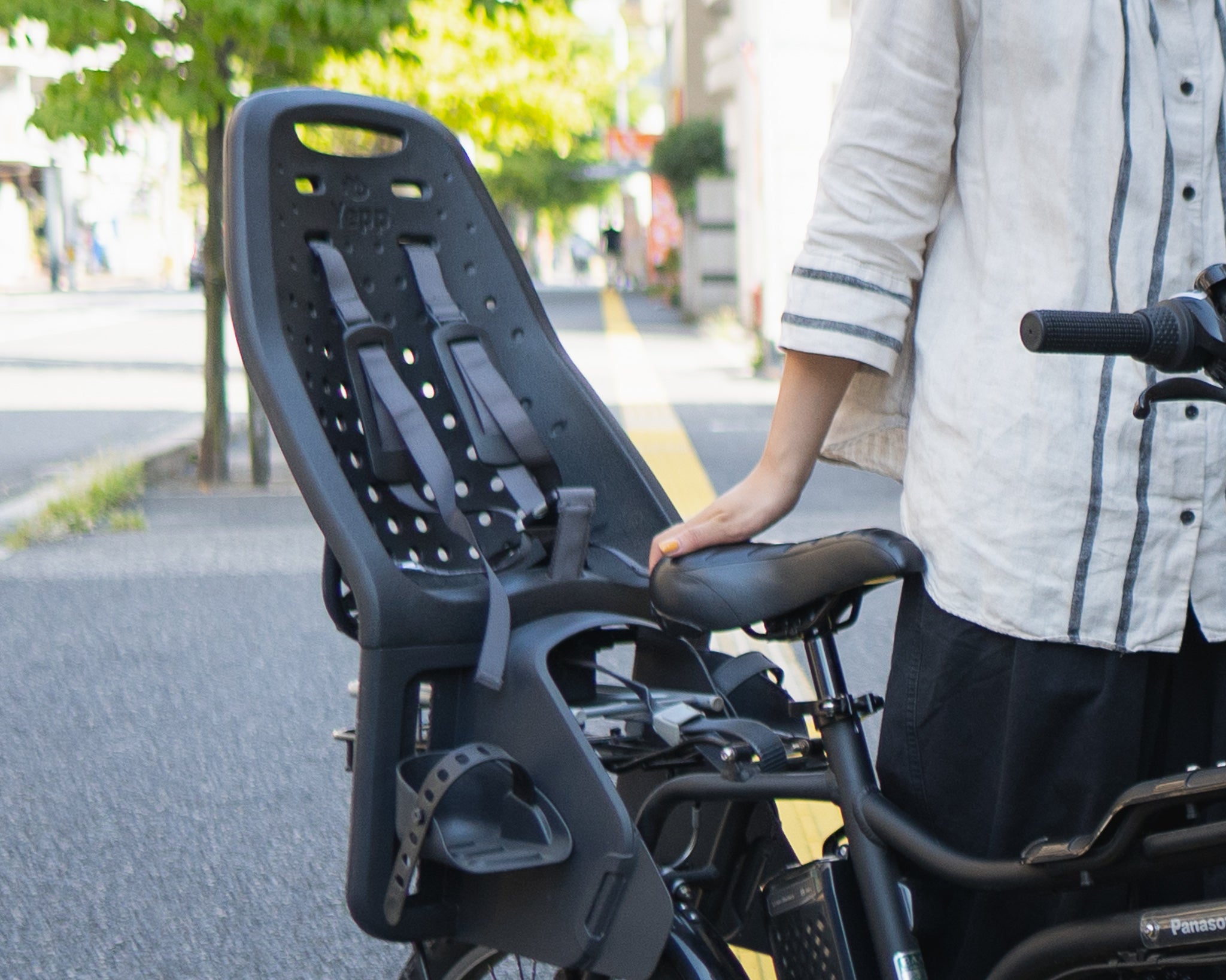 セール価格！ Yepp チャイルドシート ブラック 15fivbsbilbk02.jpg