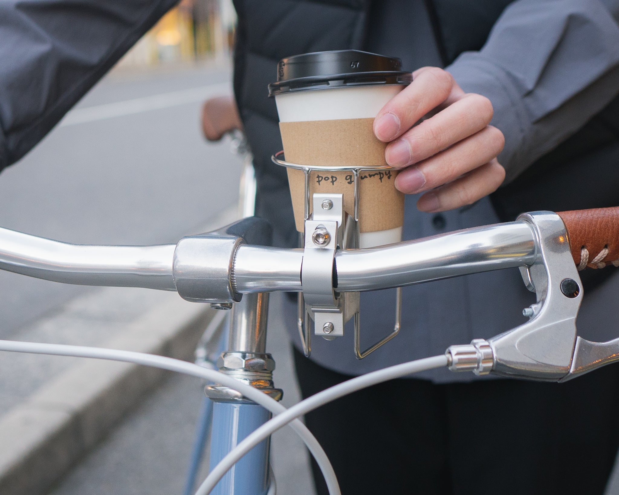 収納に便利なハンドルを90度折り畳めるステム ロッカーパーツ RocHead - 新製品情報2024 | cyclowired 折りたたみオートバイ飲料カップ Horr 自転車ボトルケトルラックバイク自転車ハンドルバーマウント乗馬サイクリング カップホルダー(